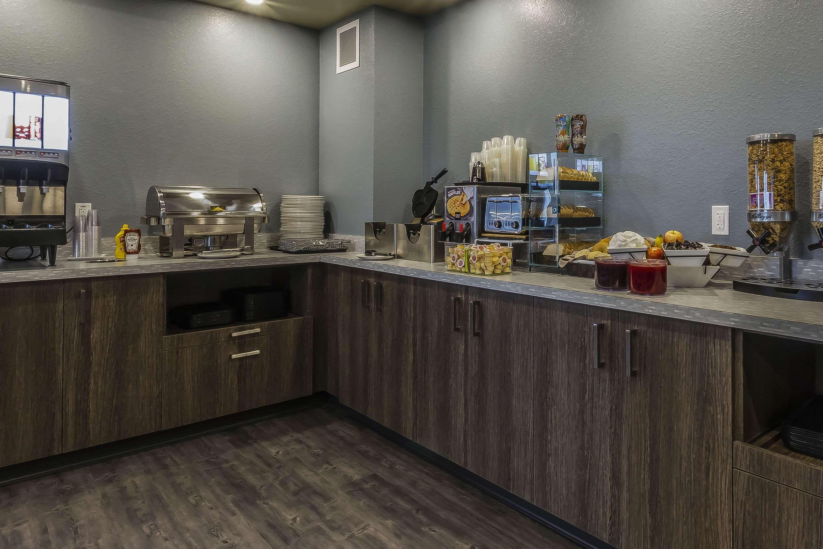Quality Inn & Suites Moose Jaw Eksteriør billede